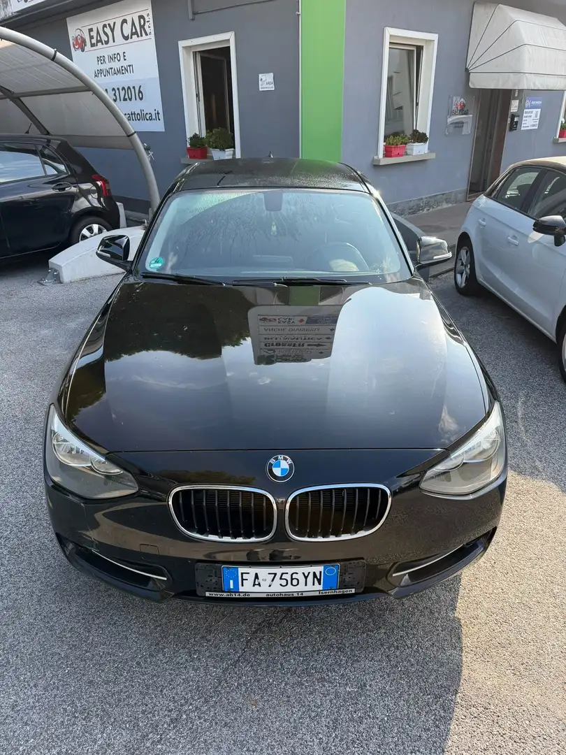 BMW 118 Serie 1 F/20-21 2011 118d 5p Sport Nero - 2