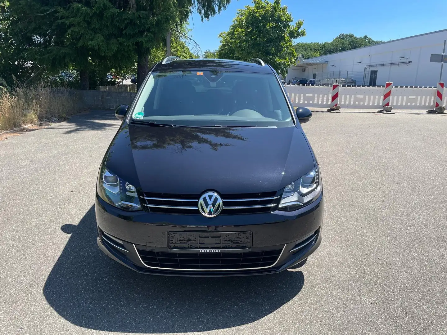 Volkswagen Sharan 1.4 DSG Highline 24 Monate VW Garantie AHK Navi Schwarz - 2