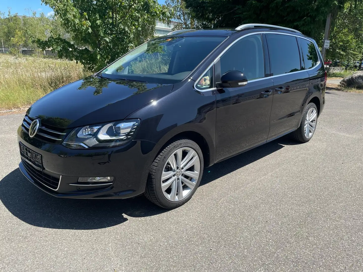 Volkswagen Sharan 1.4 DSG Highline 24 Monate VW Garantie AHK Navi Schwarz - 1
