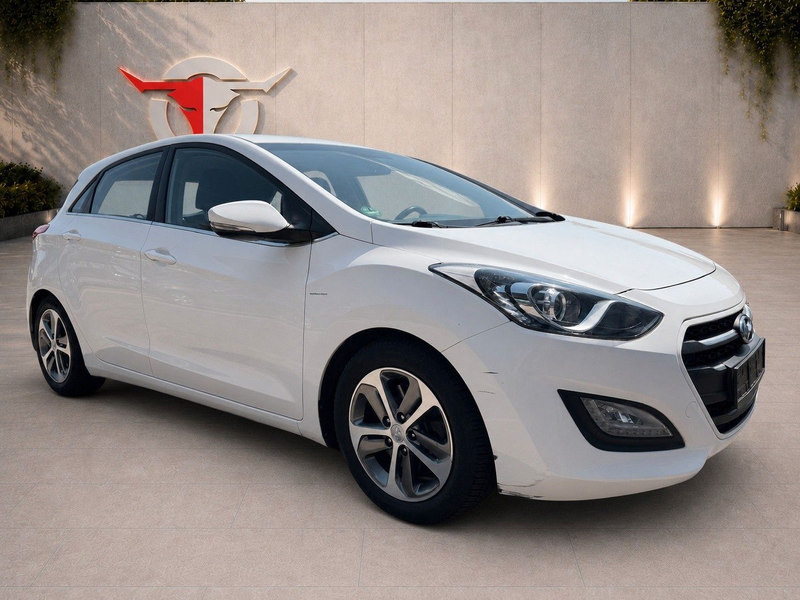 Hyundai i30 YES!*NAVI/TEMPO/KLIMA/CAM* — photo 2