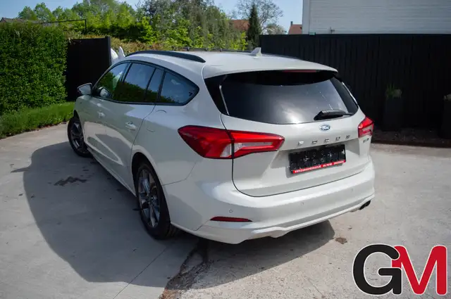 Ford Focus view 2
