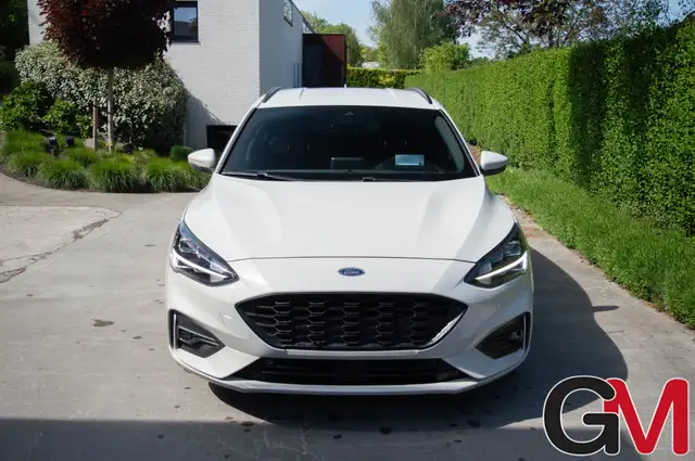 Ford Focus view 3
