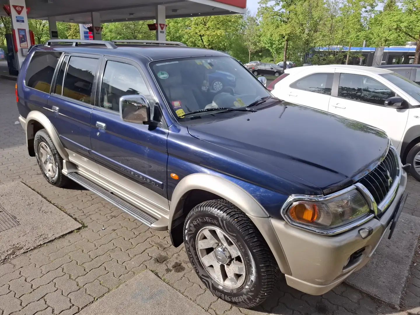 Mitsubishi Pajero Sport 3.0 V6 GLS Blau - 1