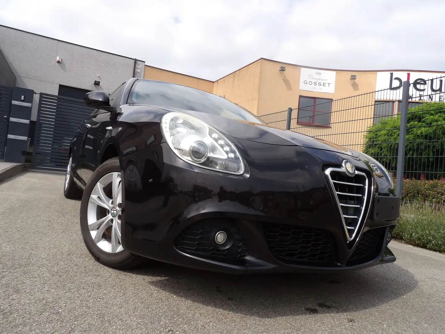 Alfa Romeo Giulietta Giulietta 1.6 JTDM 16V Jet Distinctive Noir - 1