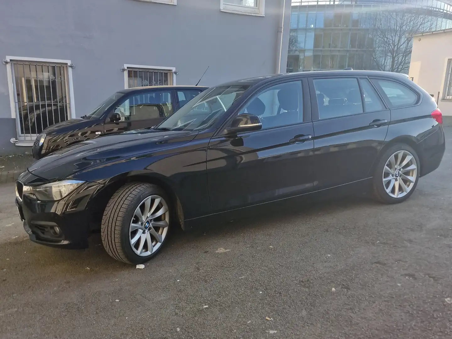 BMW 330 330d Touring xDrive Aut. Advantage - 2