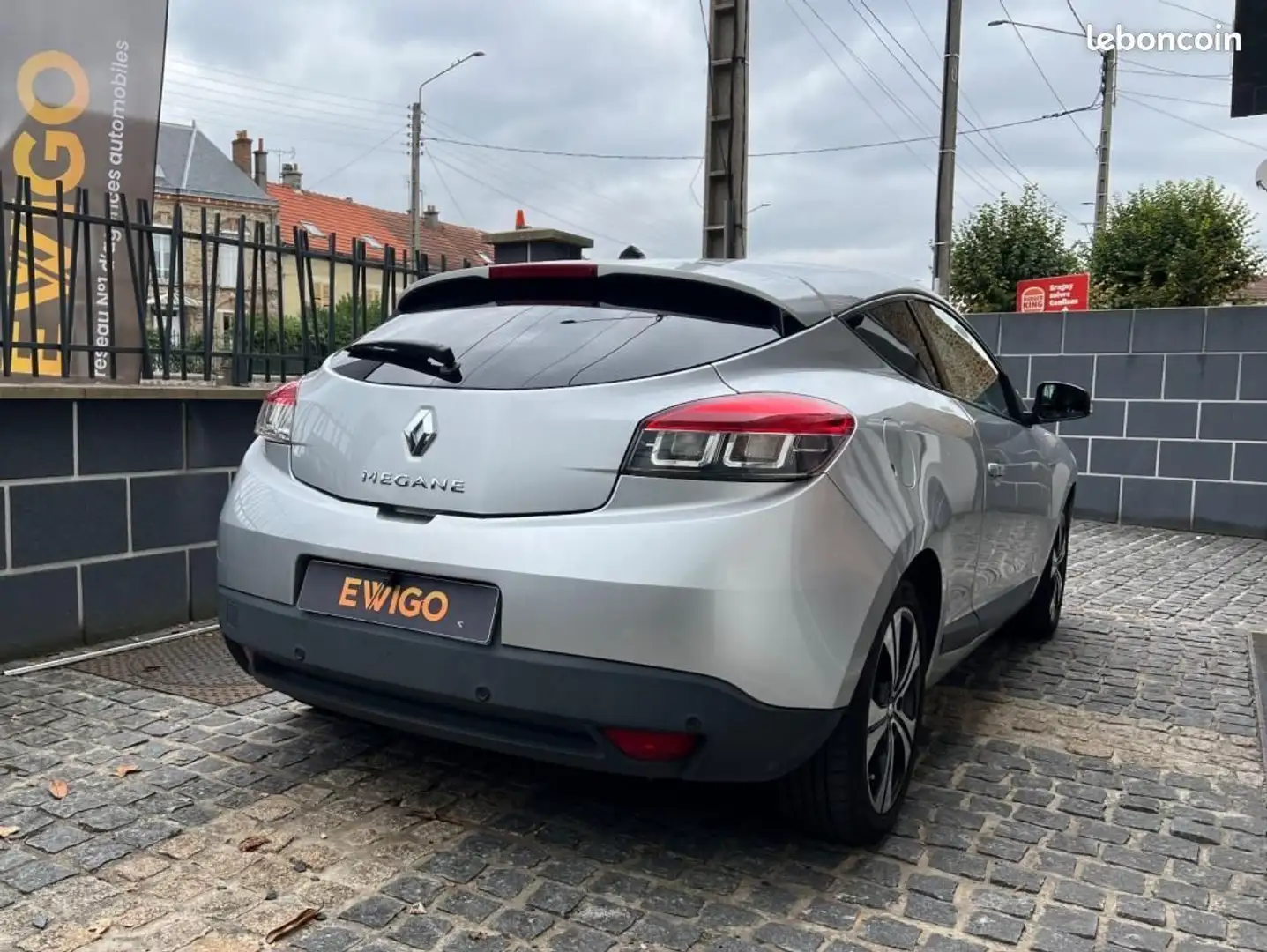 Renault Megane Mégane COUPE 1.4 TCE 130cv BOSE Grijs - 2