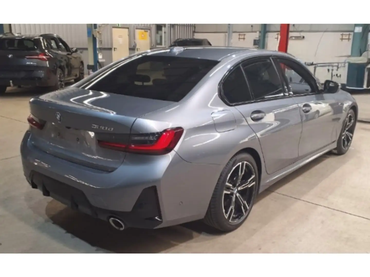 BMW 320 d M Sport 18'' Glasdach ACC LCProf ad.M-FW Innov.+ Grau - 2