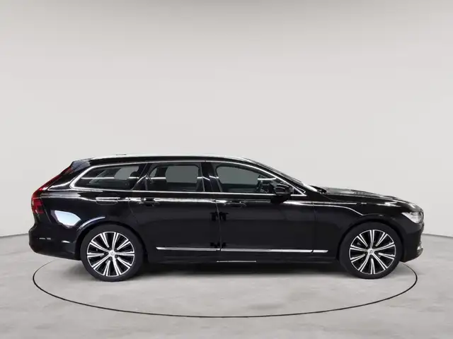 Volvo V90 view 3