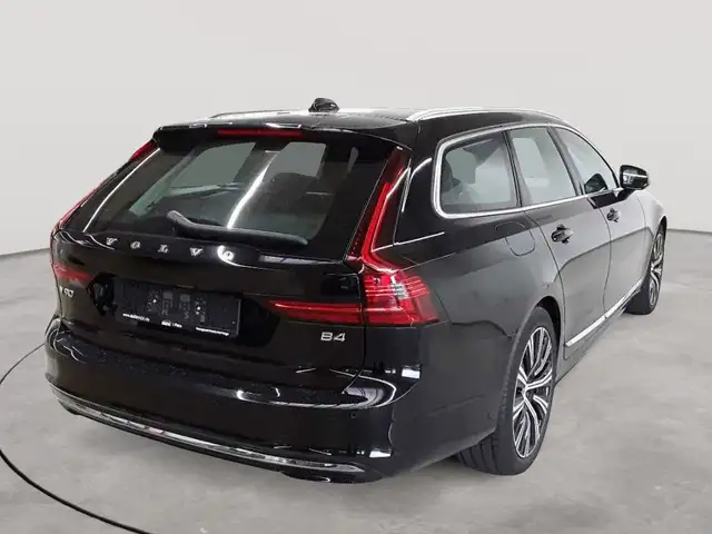 Volvo V90 view 4