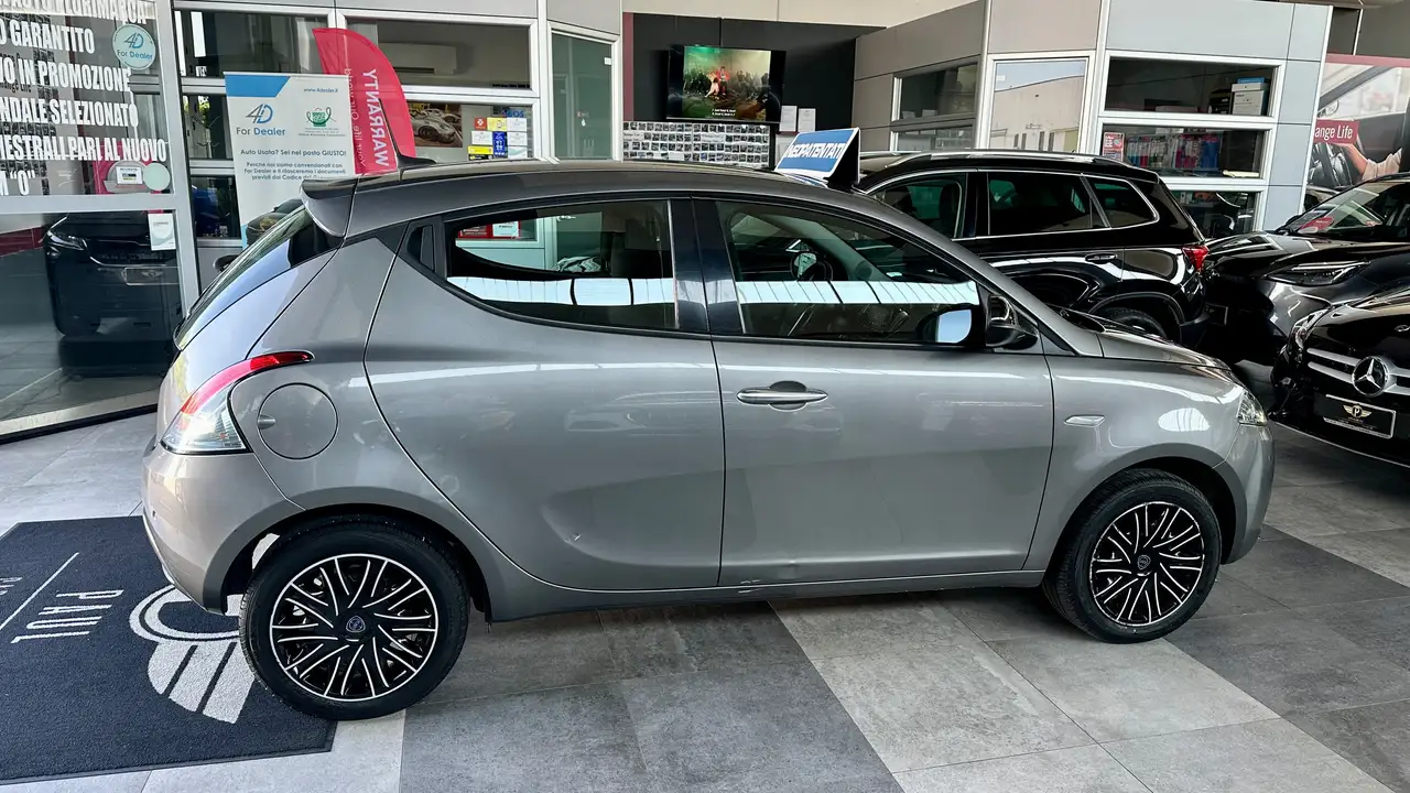 Lancia Ypsilon 2022