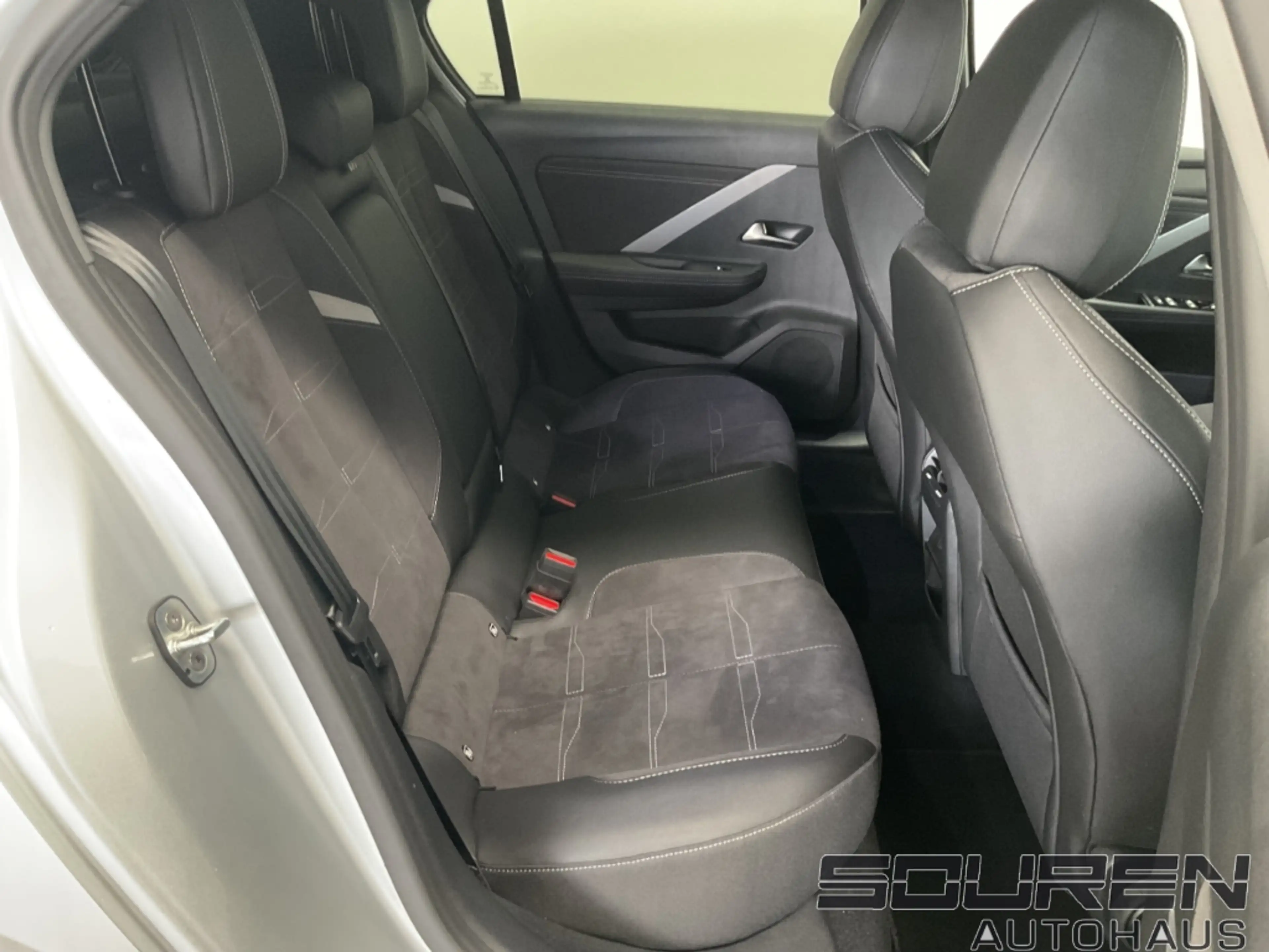 Opel Astra L Ultimate 1.2 Turbo GS Automatik — photo 10