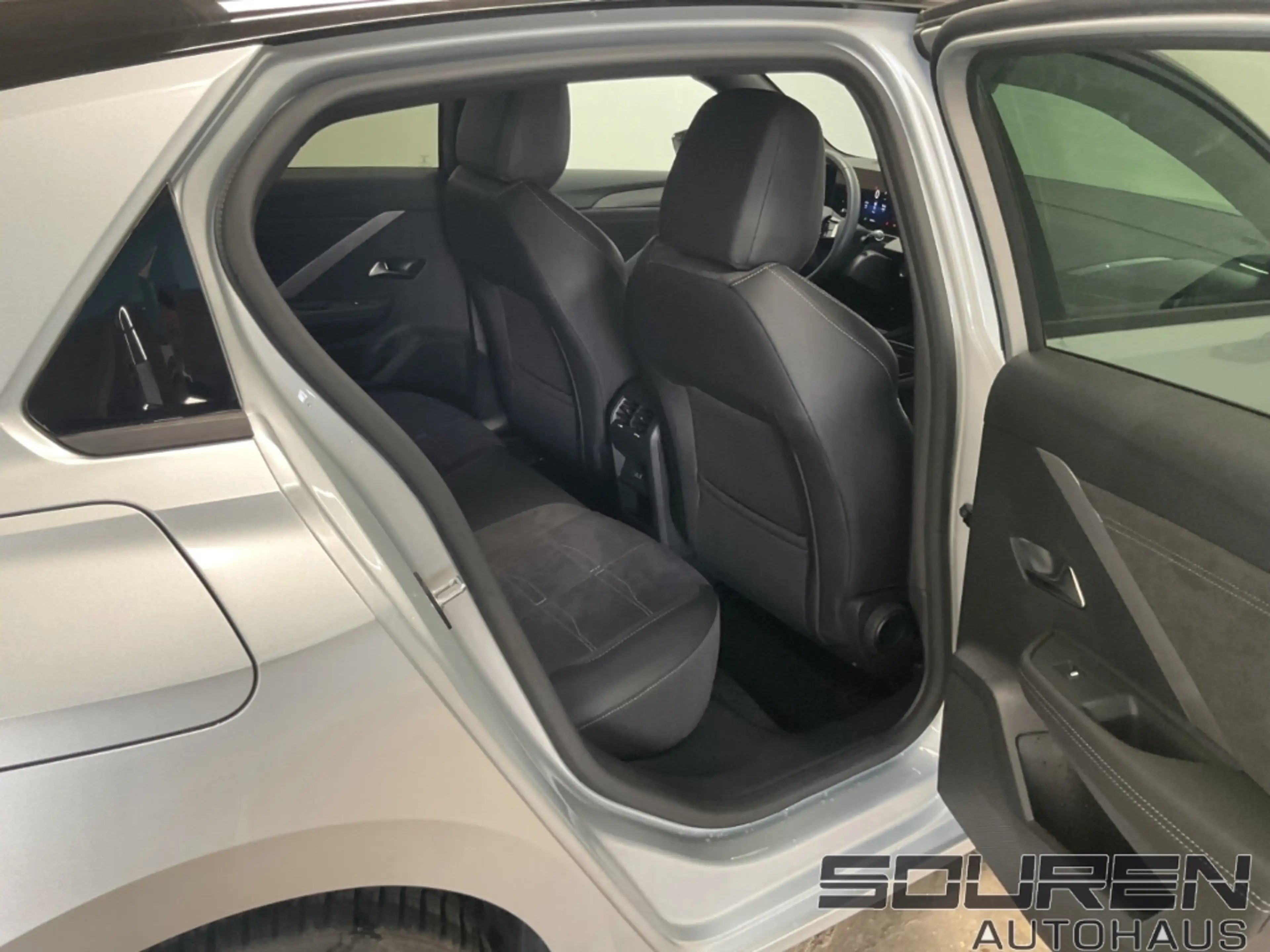 Opel Astra L Ultimate 1.2 Turbo GS Automatik — photo 9