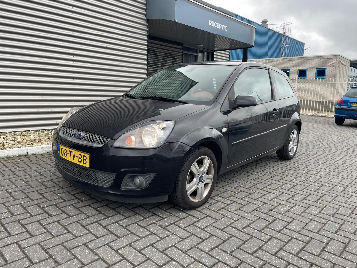 Ford Fiesta 1.3-8V Futura Schwarz - 1