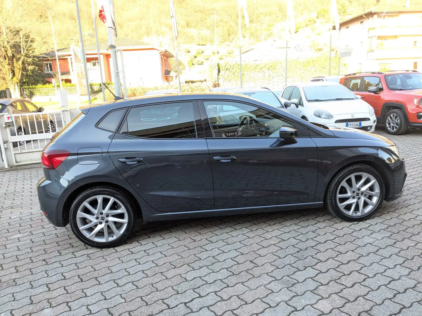 SEAT Ibiza Ibiza 1.0 ecotsi FR 95cv Grigio - 2