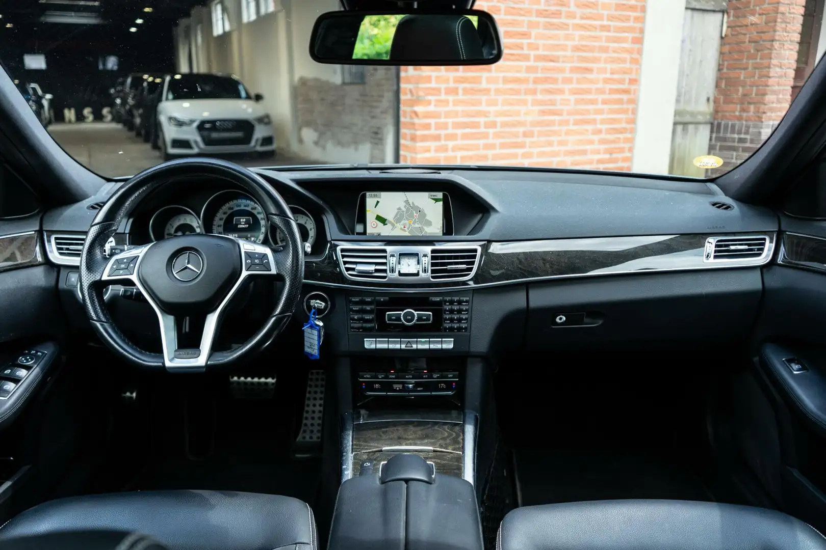 Mercedes-Benz E 200 Estate AMG Pano / Led / PDC Grau - 2