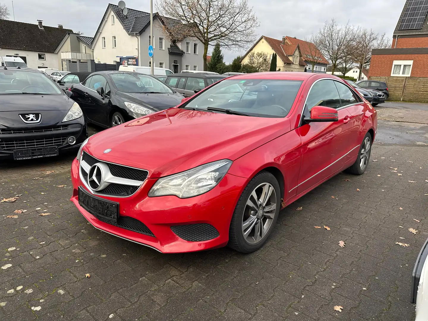 Mercedes-Benz E 220 Sport-Edition-Klimaautomatik-Navi-Leder-Led-Ahk Rood - 1
