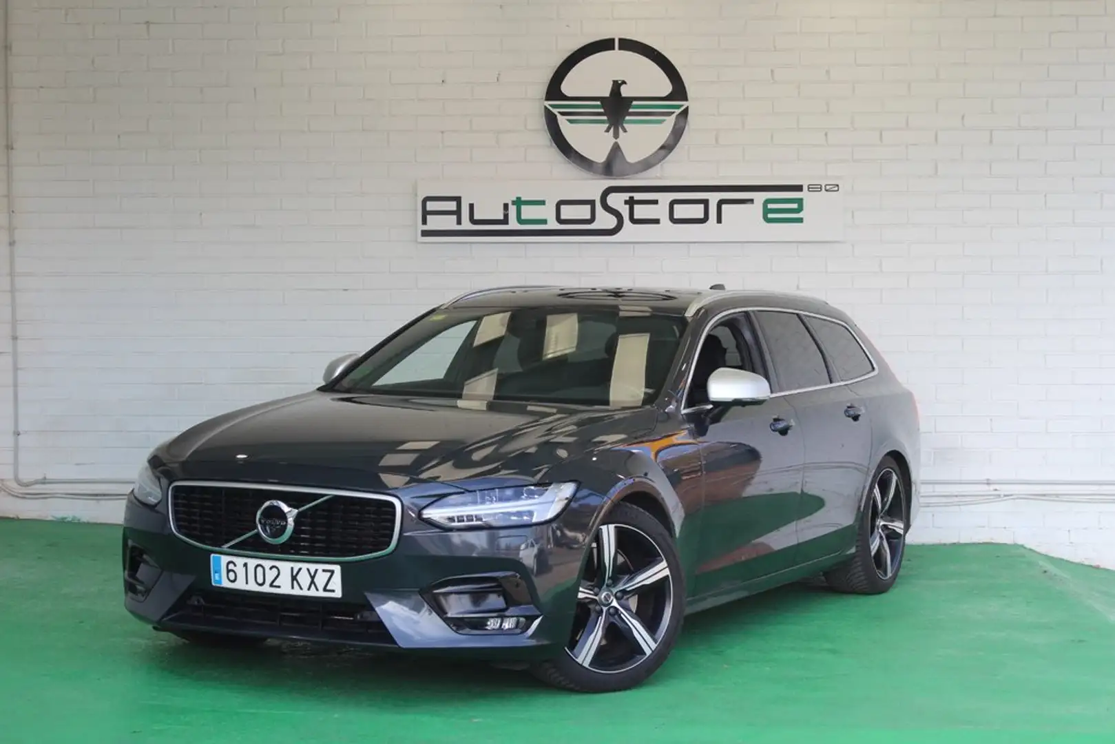 Volvo V90 2.0 T5 R-Design Auto Schwarz - 1