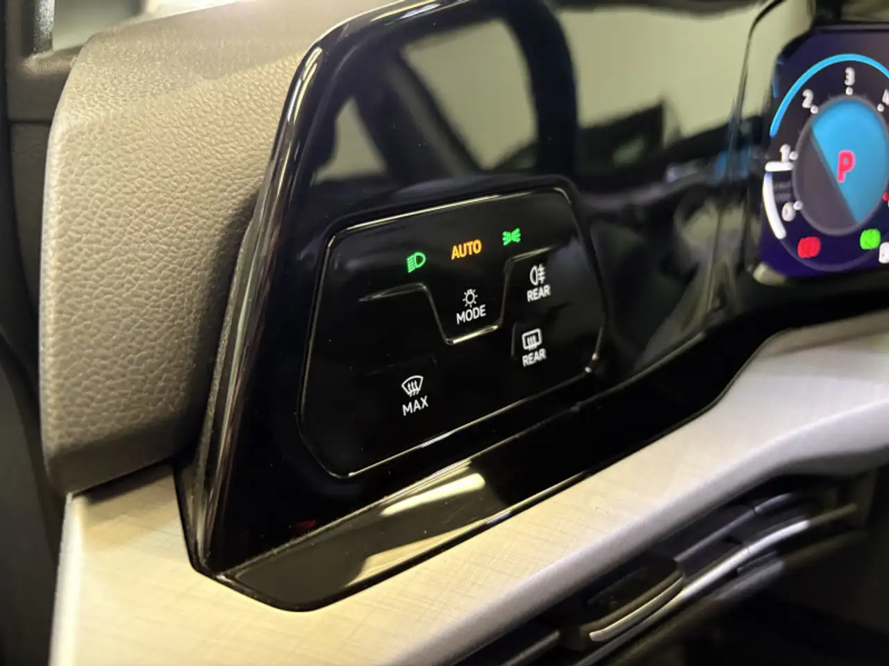 Volkswagen Golf Standard Model — photo 10