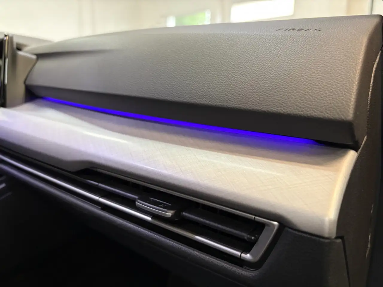 Volkswagen Golf Standard Model — photo 20