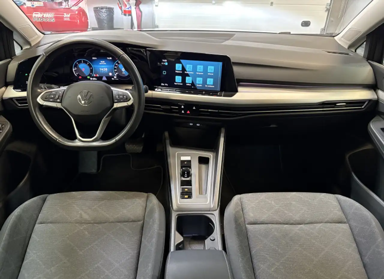 Volkswagen Golf Standard Model — photo 8