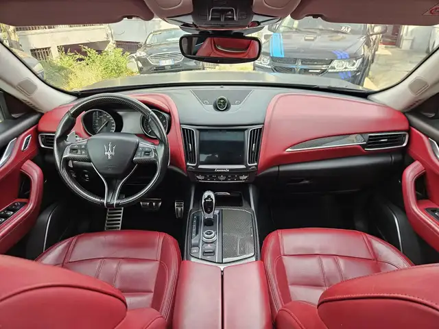 Maserati Levante view 10