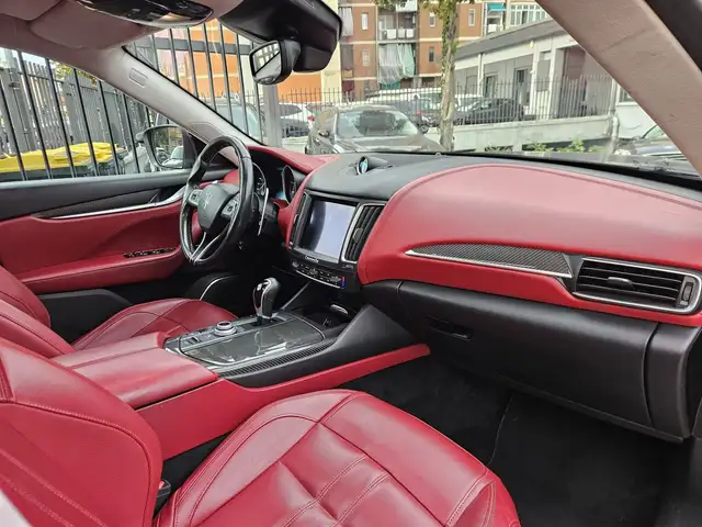 Maserati Levante view 11