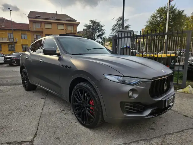 Maserati Levante view 3