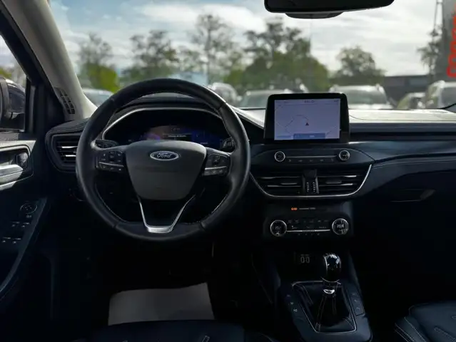 Ford Focus view 12