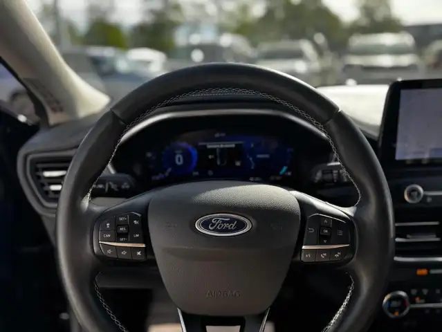 Ford Focus view 13