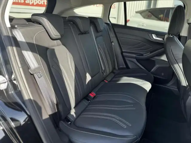Ford Focus view 11