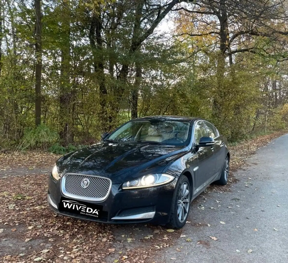 Jaguar XF 2.2 Diesel Aut. KAMERA~NAVI~XENON~LEDER~ Zwart - 2