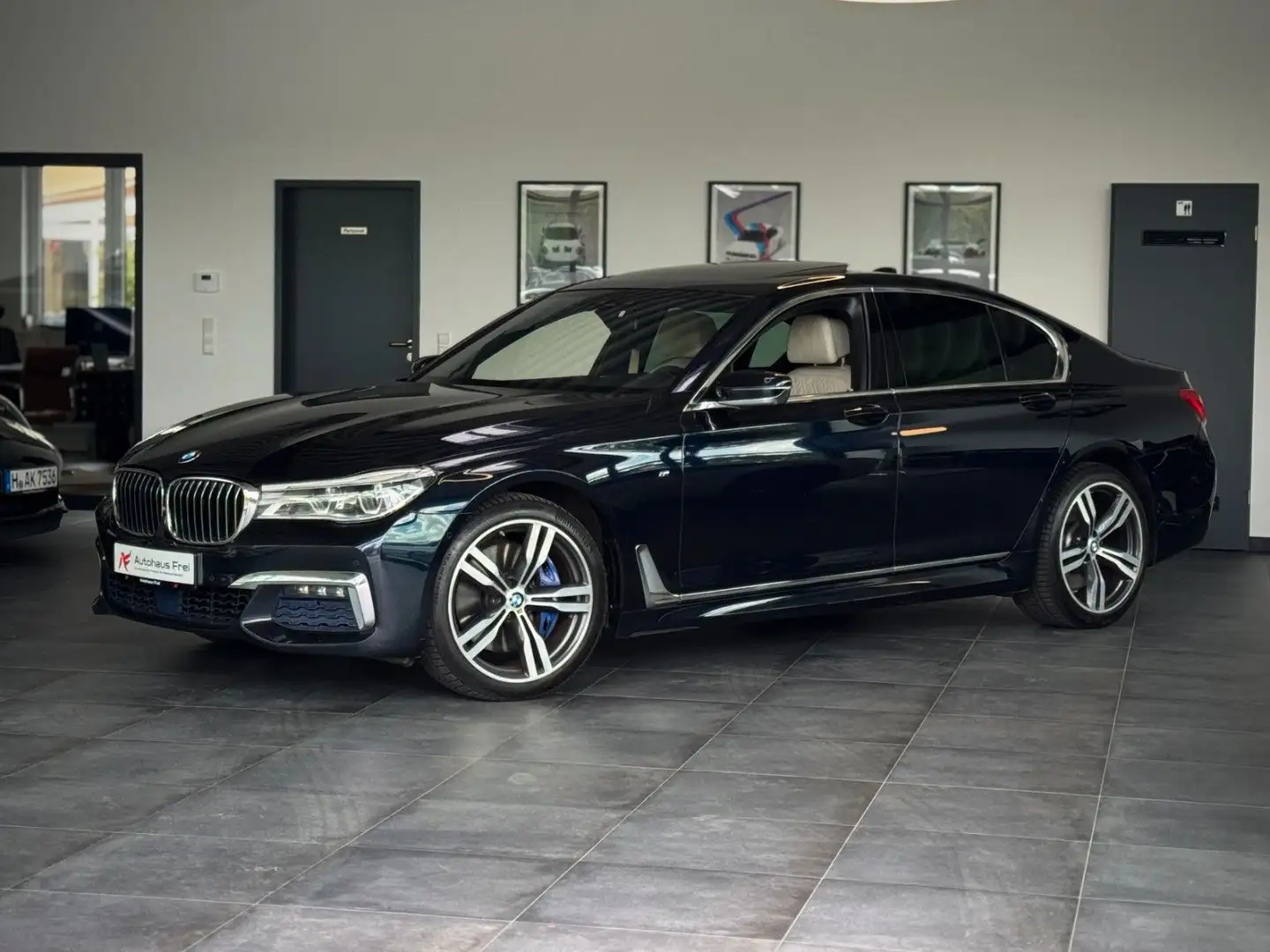 BMW 750 i xDrive *V8*M Sport*360°*Head-Up*H&K* Negro - 1