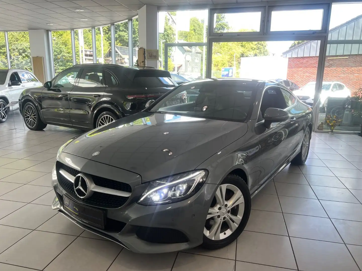 Mercedes-Benz C 250 d Coupe *LED*LEDER* Burmester * Gris - 1