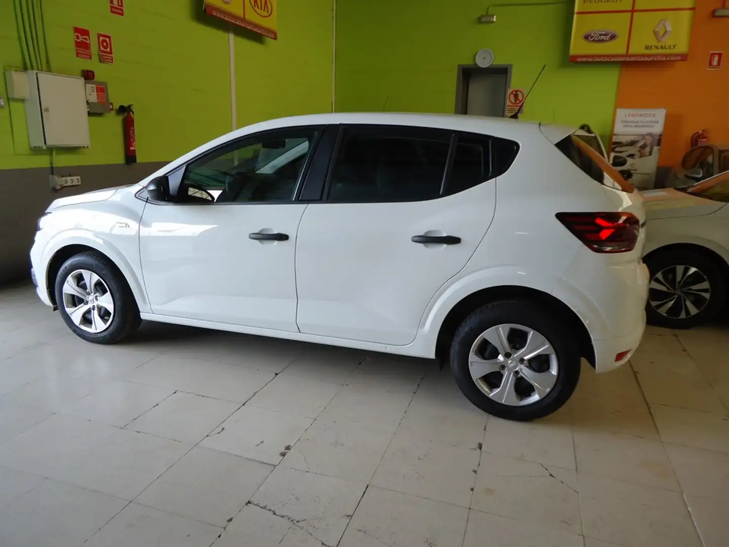 Dacia Sandero ECO-G Essential 74kW Weiß - 1