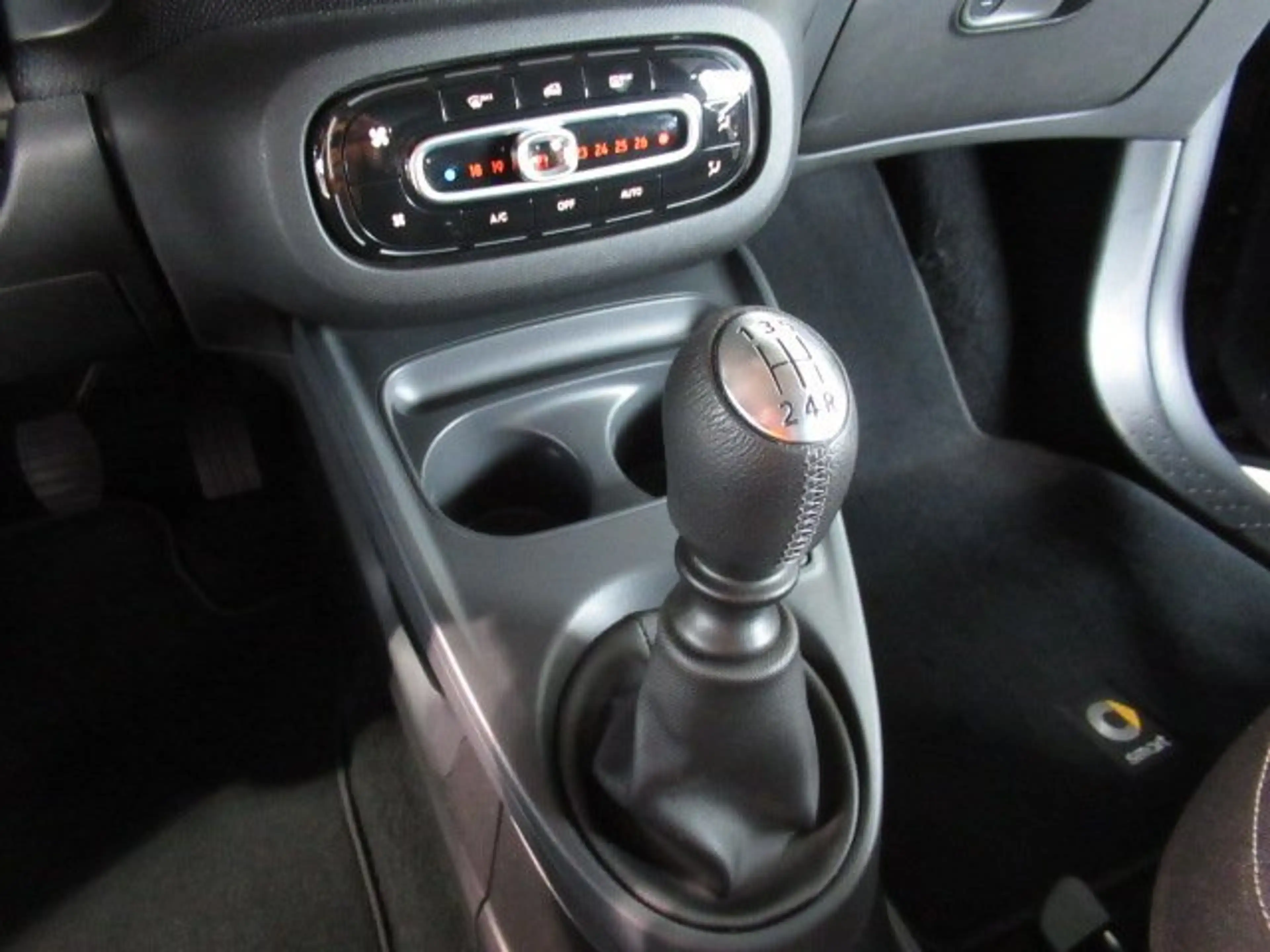 smart forTwo CABRIO PASSION/90PS/KLIMA/LMR/EINPARKH. HI./GJR — photo 9