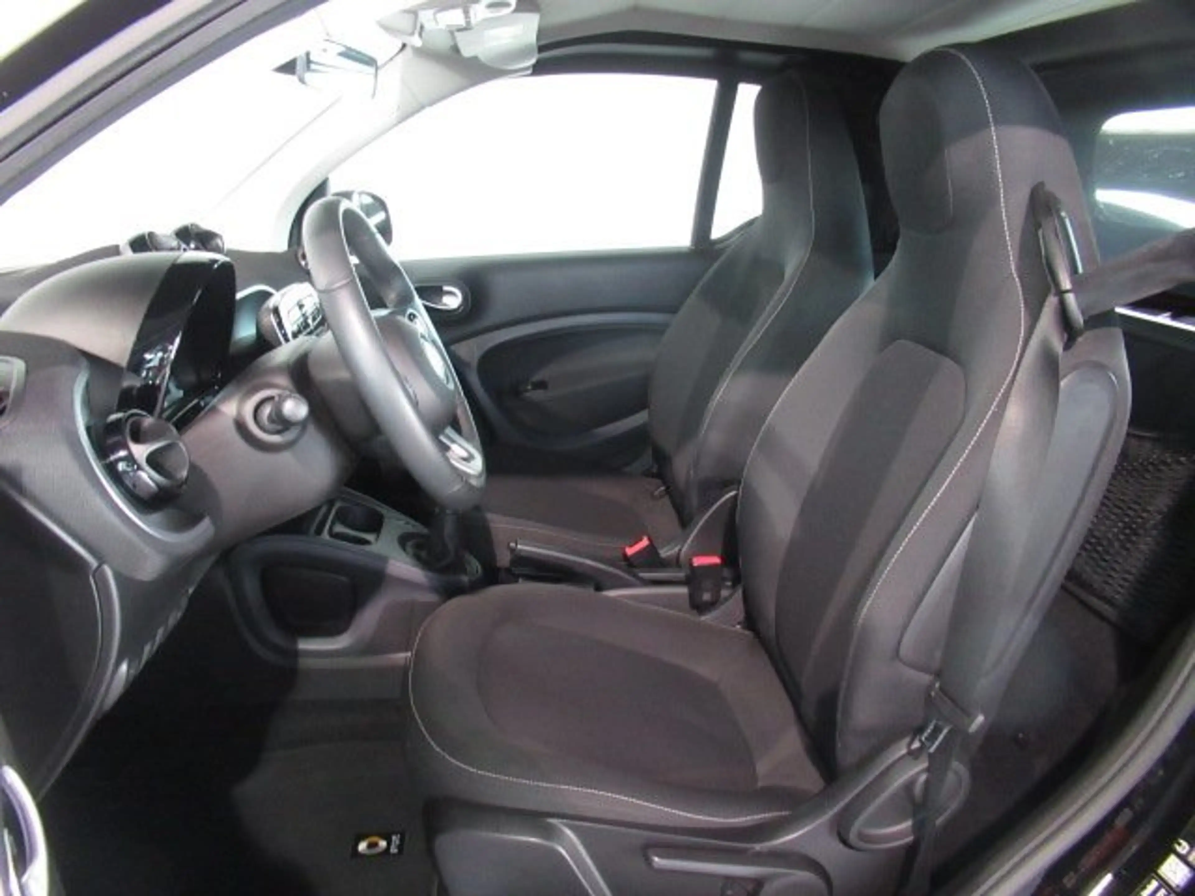 smart forTwo CABRIO PASSION/90PS/KLIMA/LMR/EINPARKH. HI./GJR — photo 6