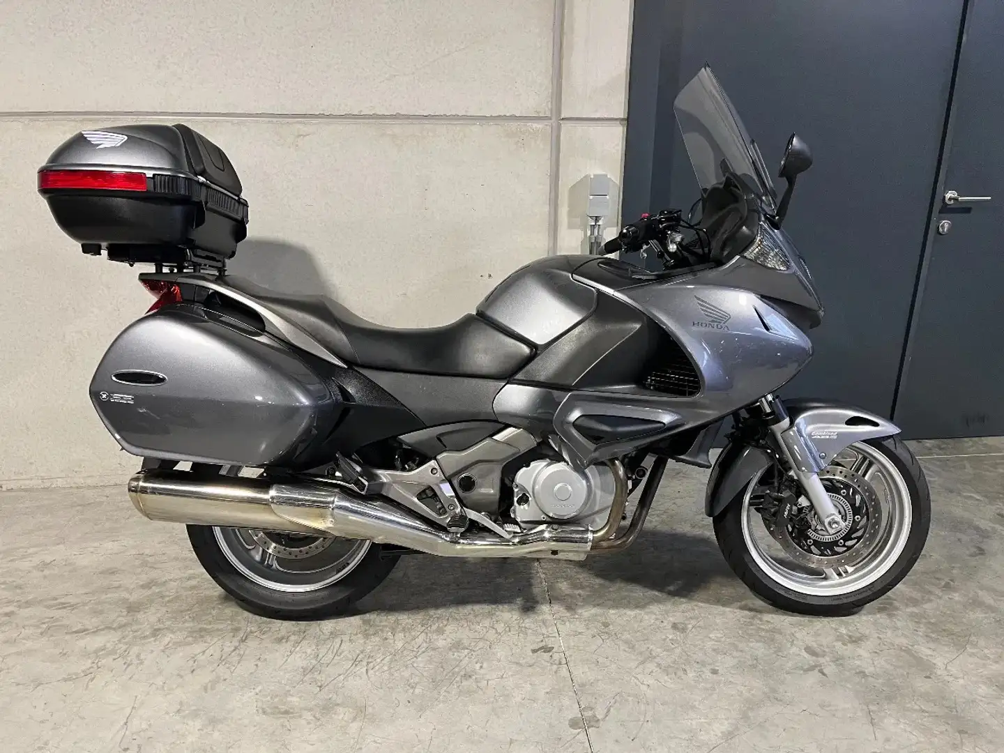 Honda NT 700 Deauville met topcase - 2
