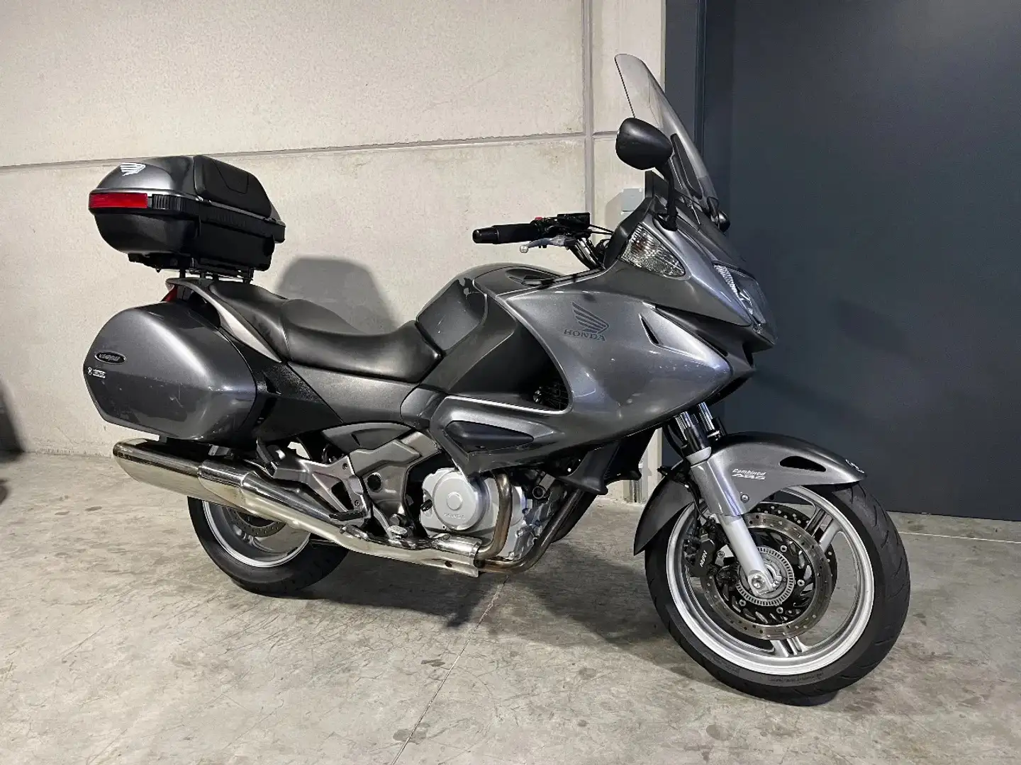 Honda NT 700 Deauville met topcase - 1