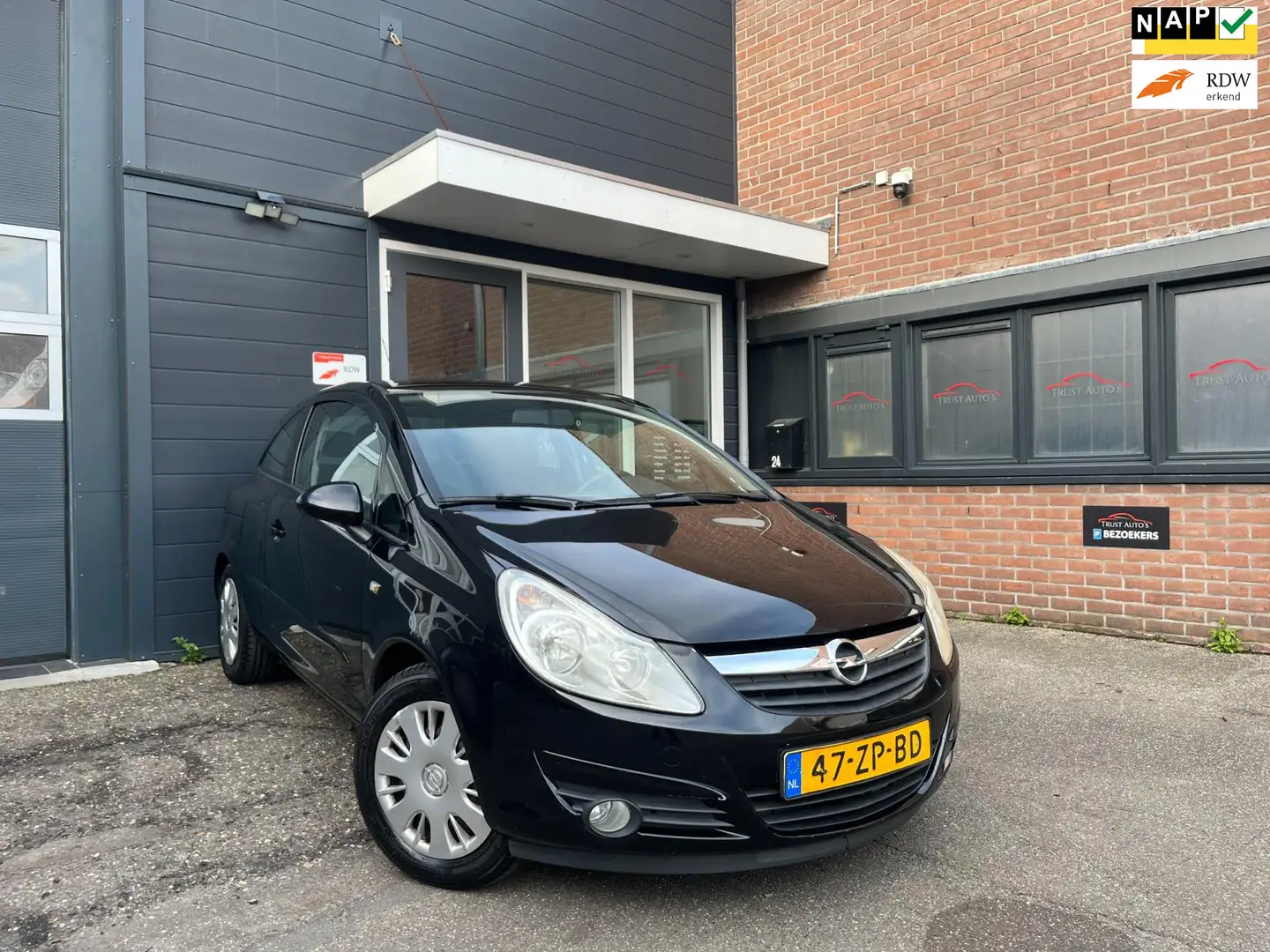 Opel Corsa 1.4-16V Enjoy|Nap|Airco|Apk|Elek.Pakket|Cruise Zwart - 1