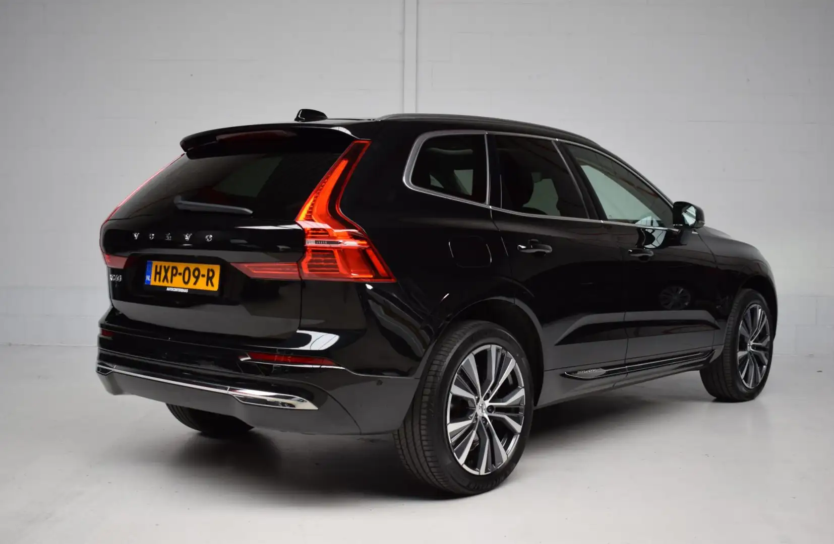 Volvo XC60 2.0 T6 Plug-in hybrid AWD Essential Edition Bright Negro - 2