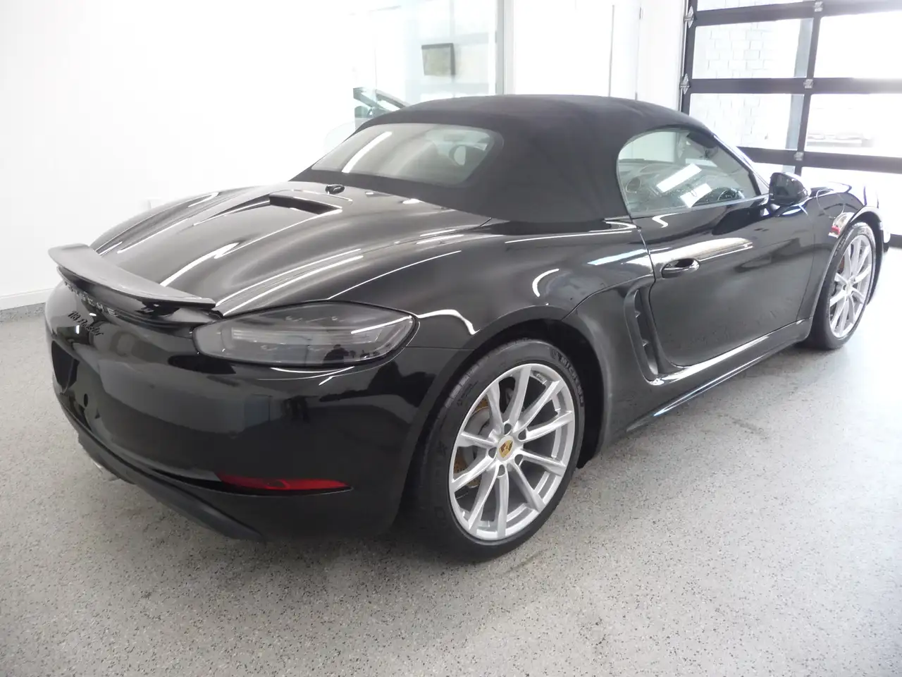 Porsche 718 Boxster снимка Porsche 718 Boxster