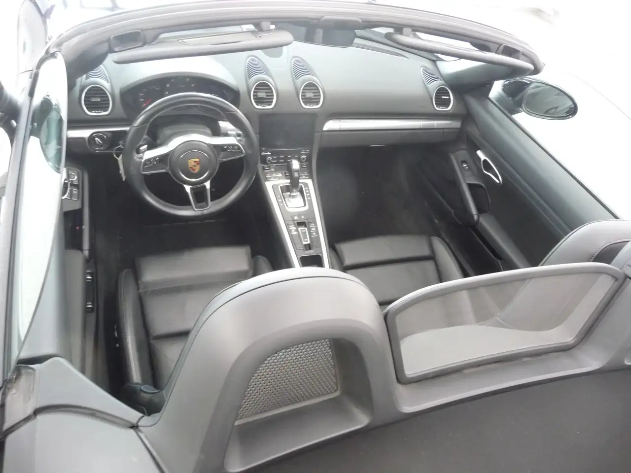 Porsche 718 Boxster снимка Porsche 718 Boxster