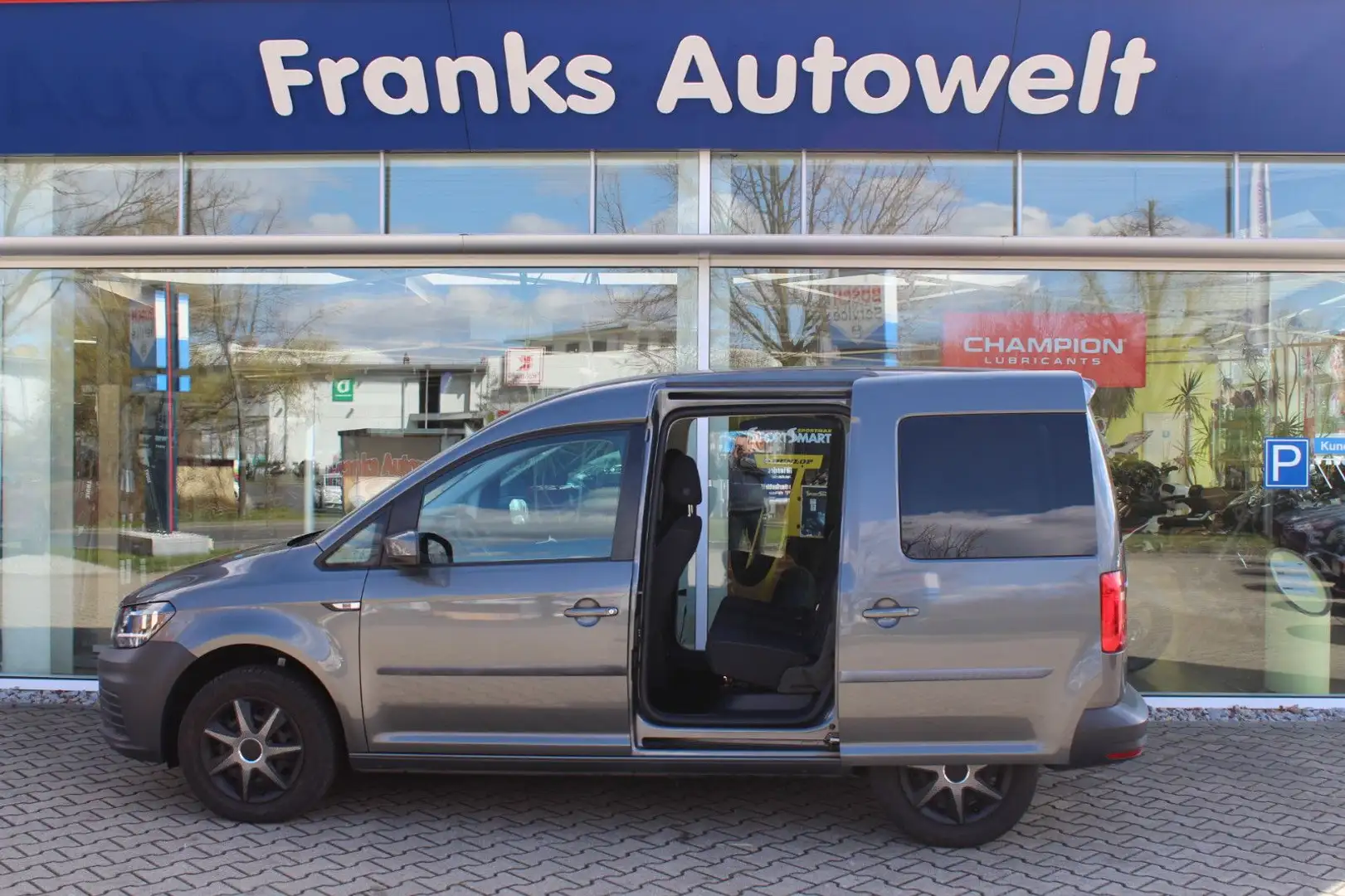 Volkswagen Caddy 2.0 l TDI + DSG Сірий - 1