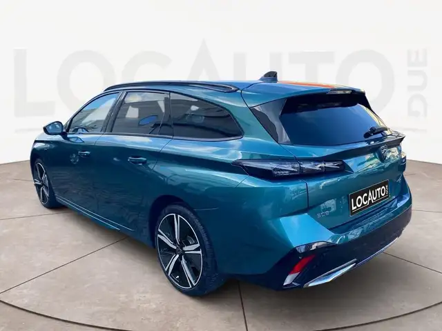 Peugeot 308 view 5