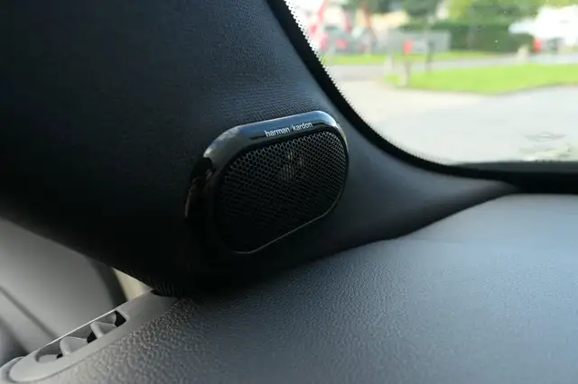 Mini Hatch view 6