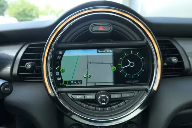 Mini Hatch view 11