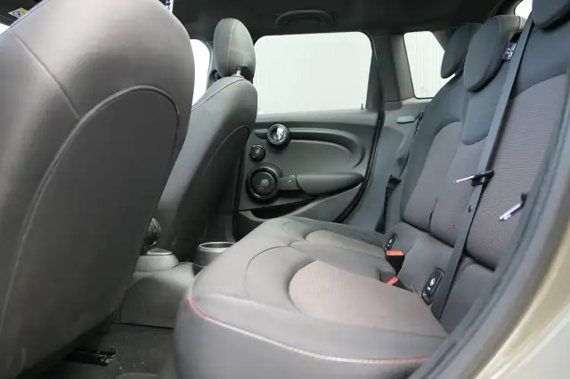 Mini Hatch view 13