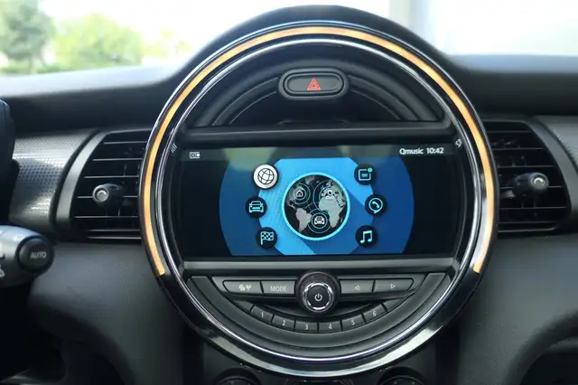 Mini Hatch view 10