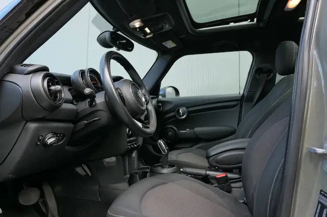 Mini Hatch view 3