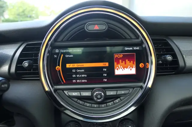 Mini Hatch view 12